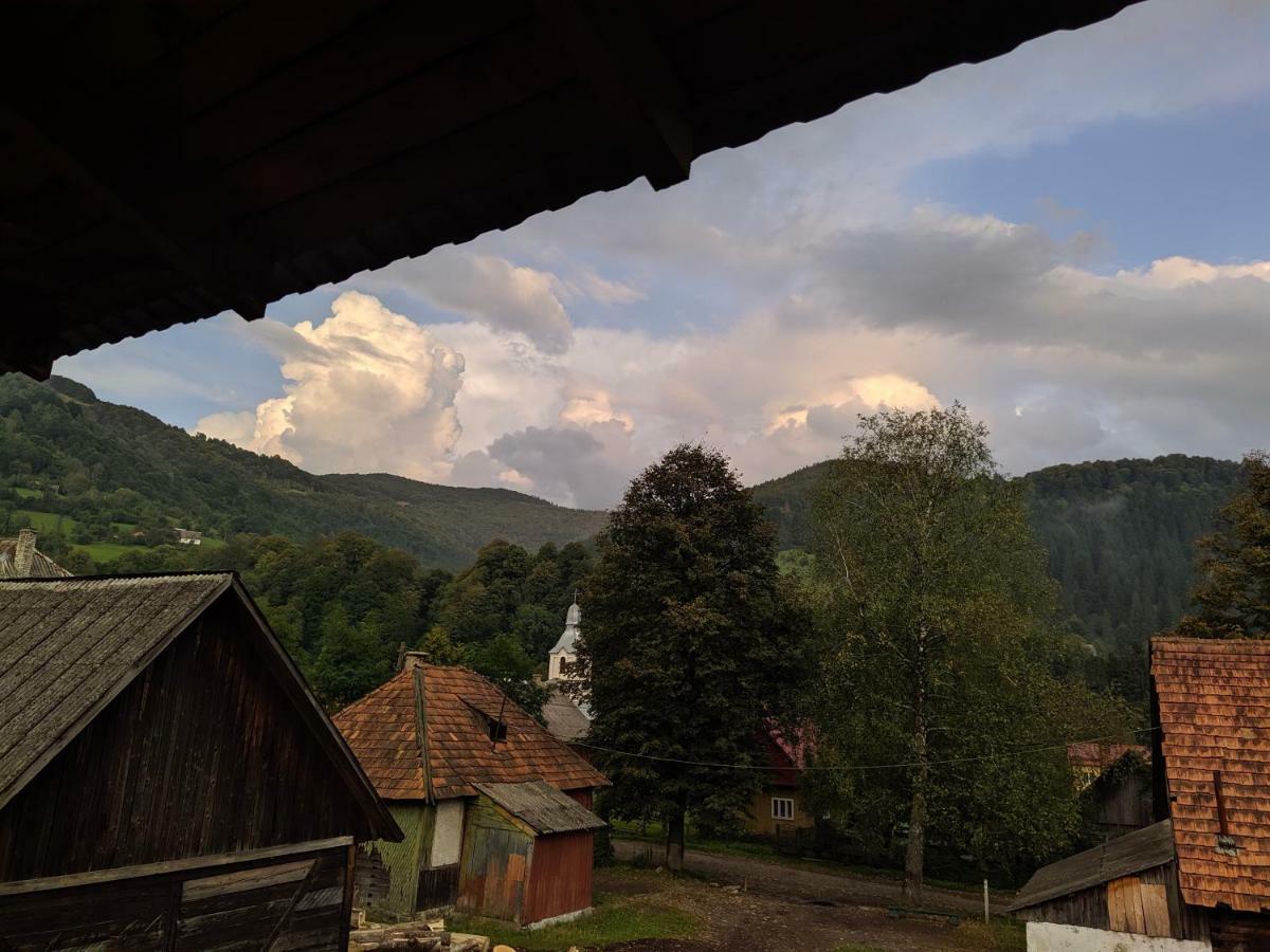 У Оксани Guest House Kvasy Bagian luar foto