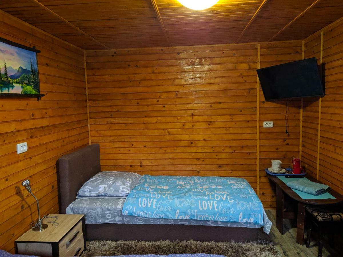 У Оксани Guest House Kvasy Bagian luar foto