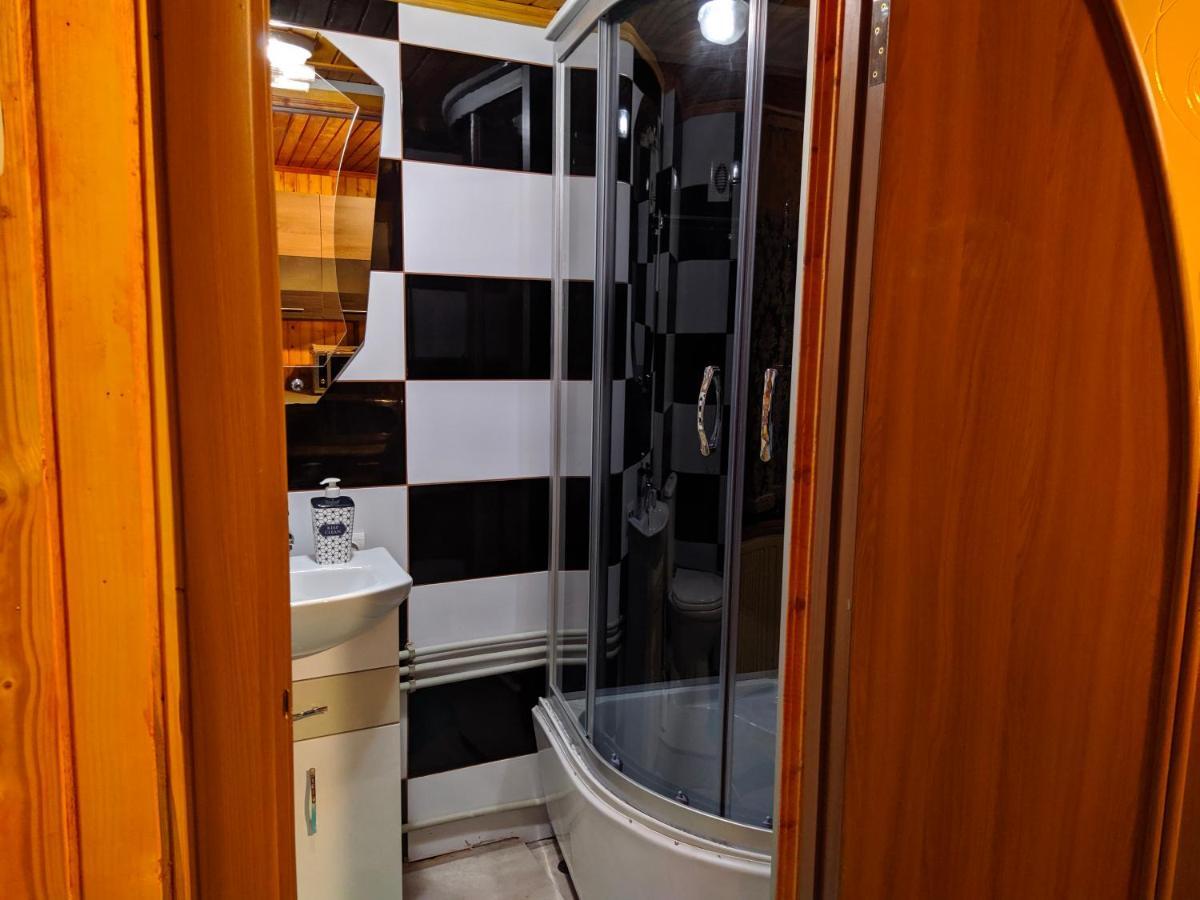 У Оксани Guest House Kvasy Bagian luar foto