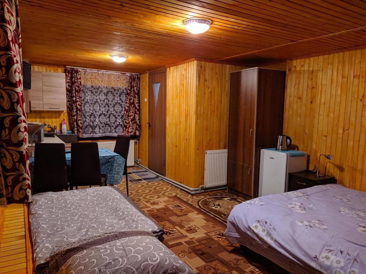 У Оксани Guest House Kvasy Bagian luar foto