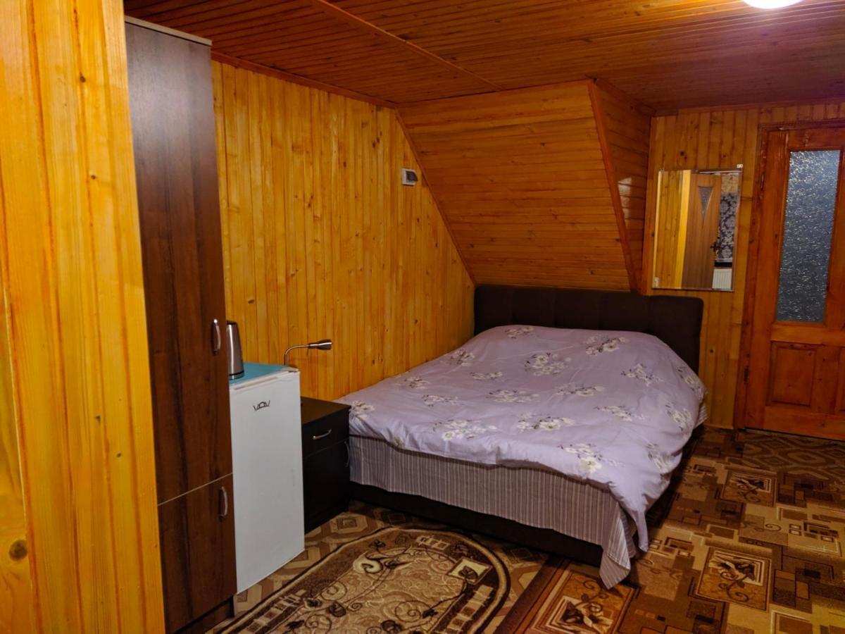 У Оксани Guest House Kvasy Bagian luar foto
